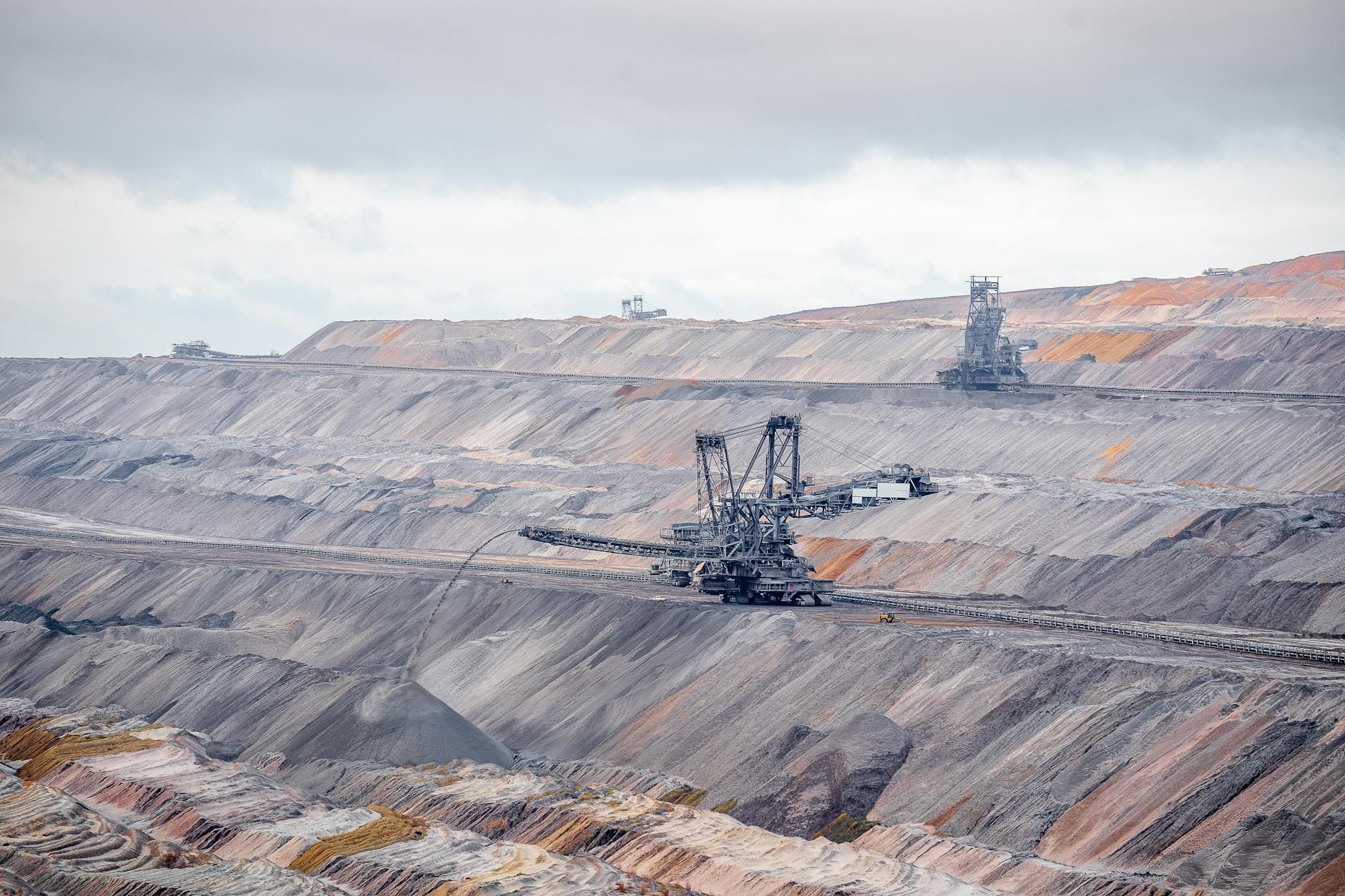 AI Agents Reshape Energy & Mining