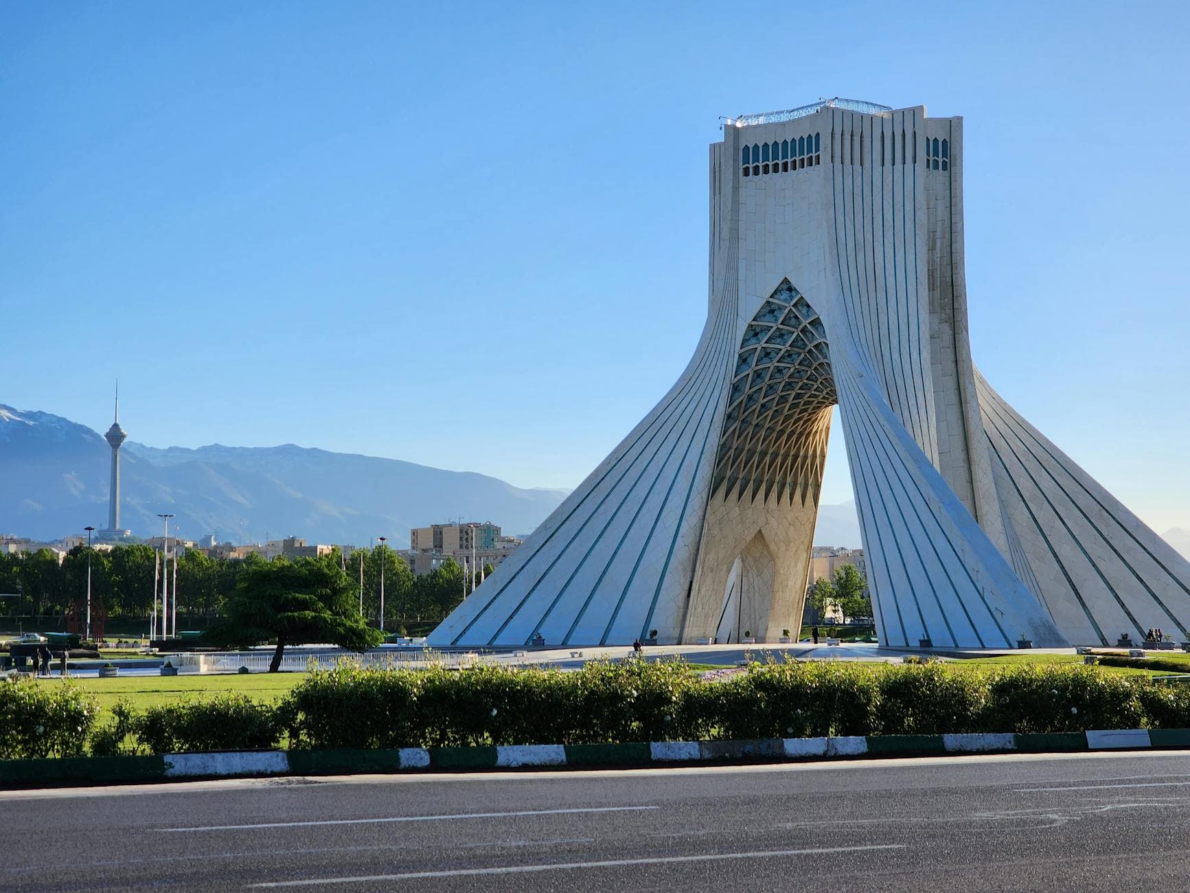 Oil Markets Tighten as Iran Talks Stall