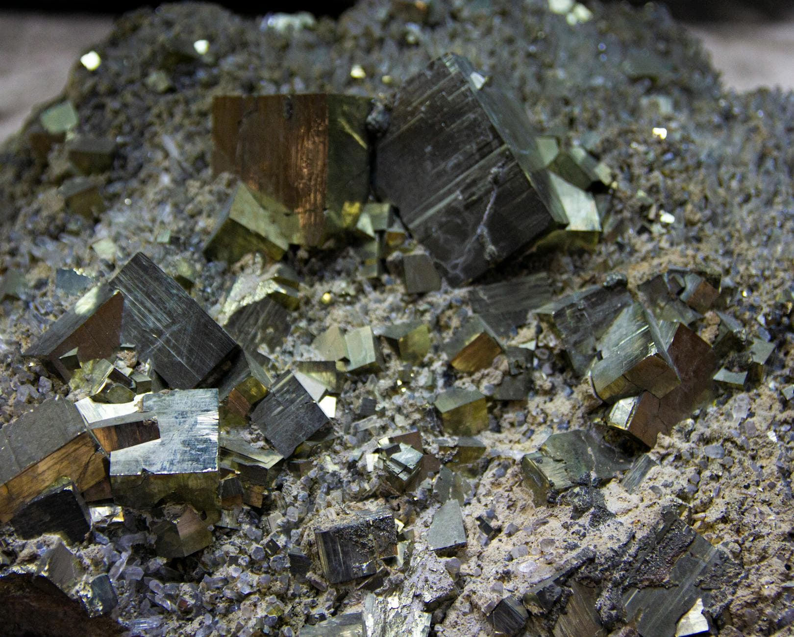 Silver Surges 8.86% as Precious Metals Rally Lifts Uranium and Mining Sectors