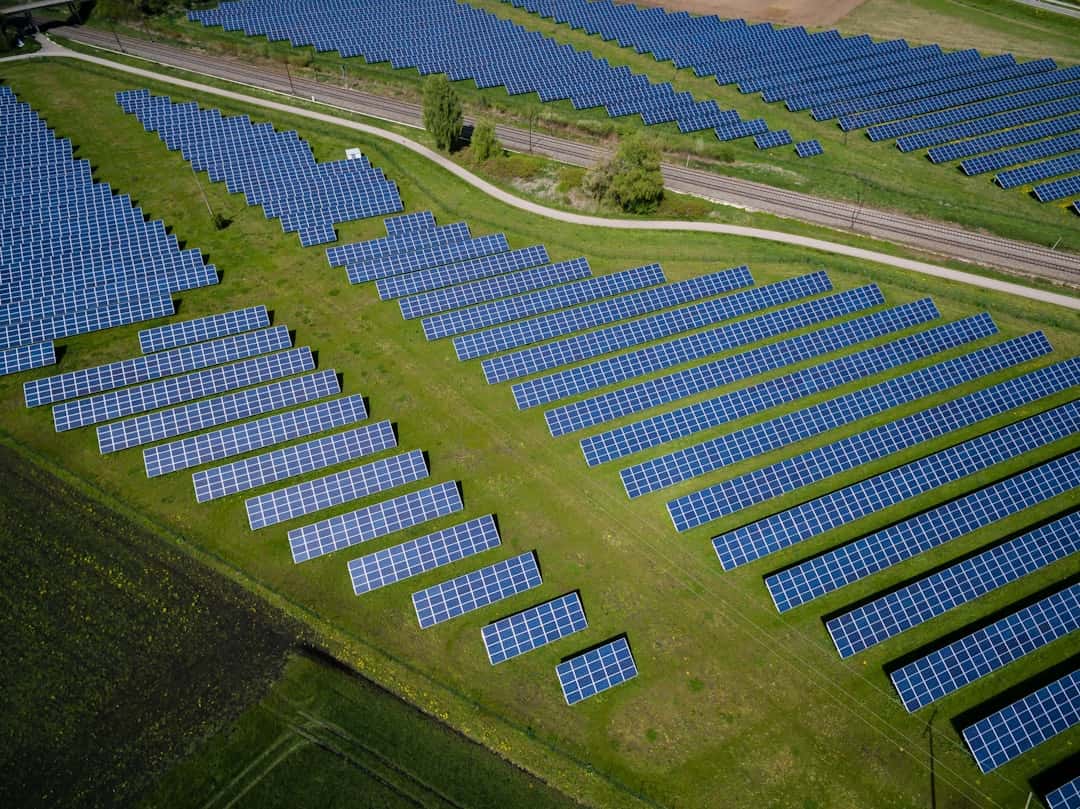 Clean Energy Defies Crisis, Costs Plunge