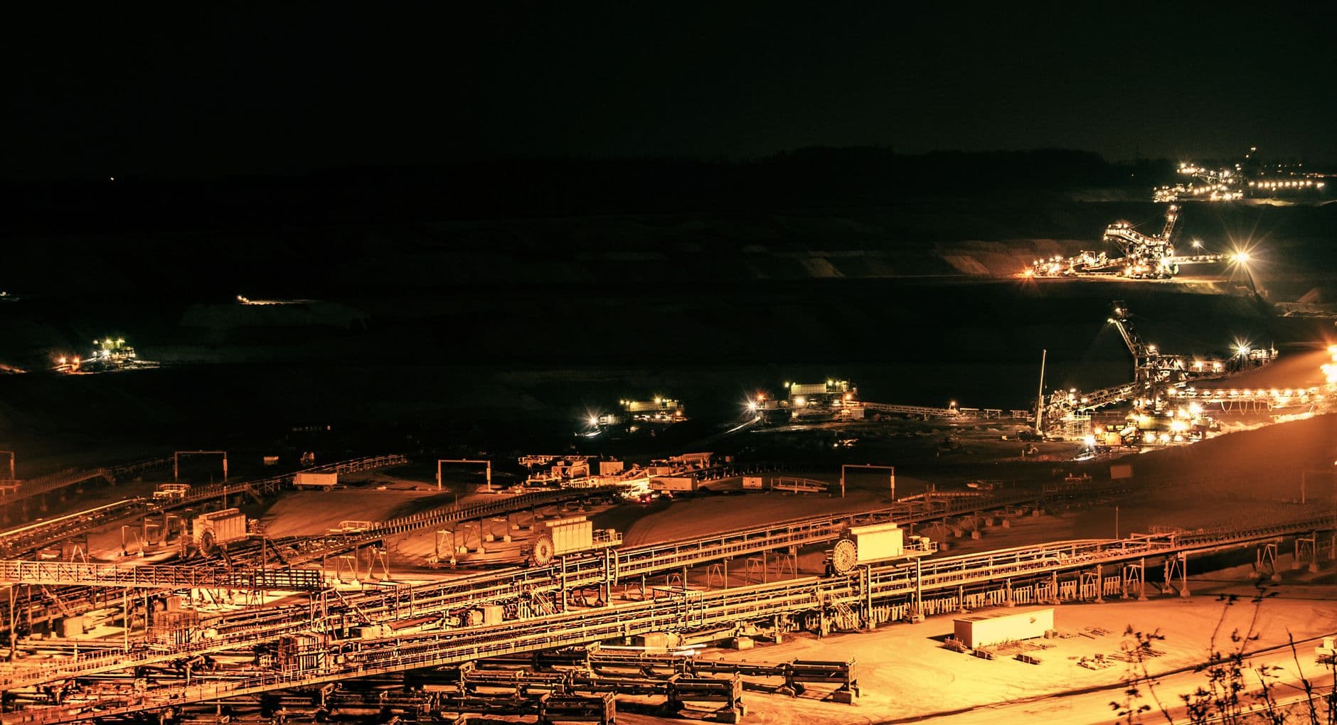 Energy Equities Diverge as Oil & Gas Names Retreat While Uranium Powers Higher