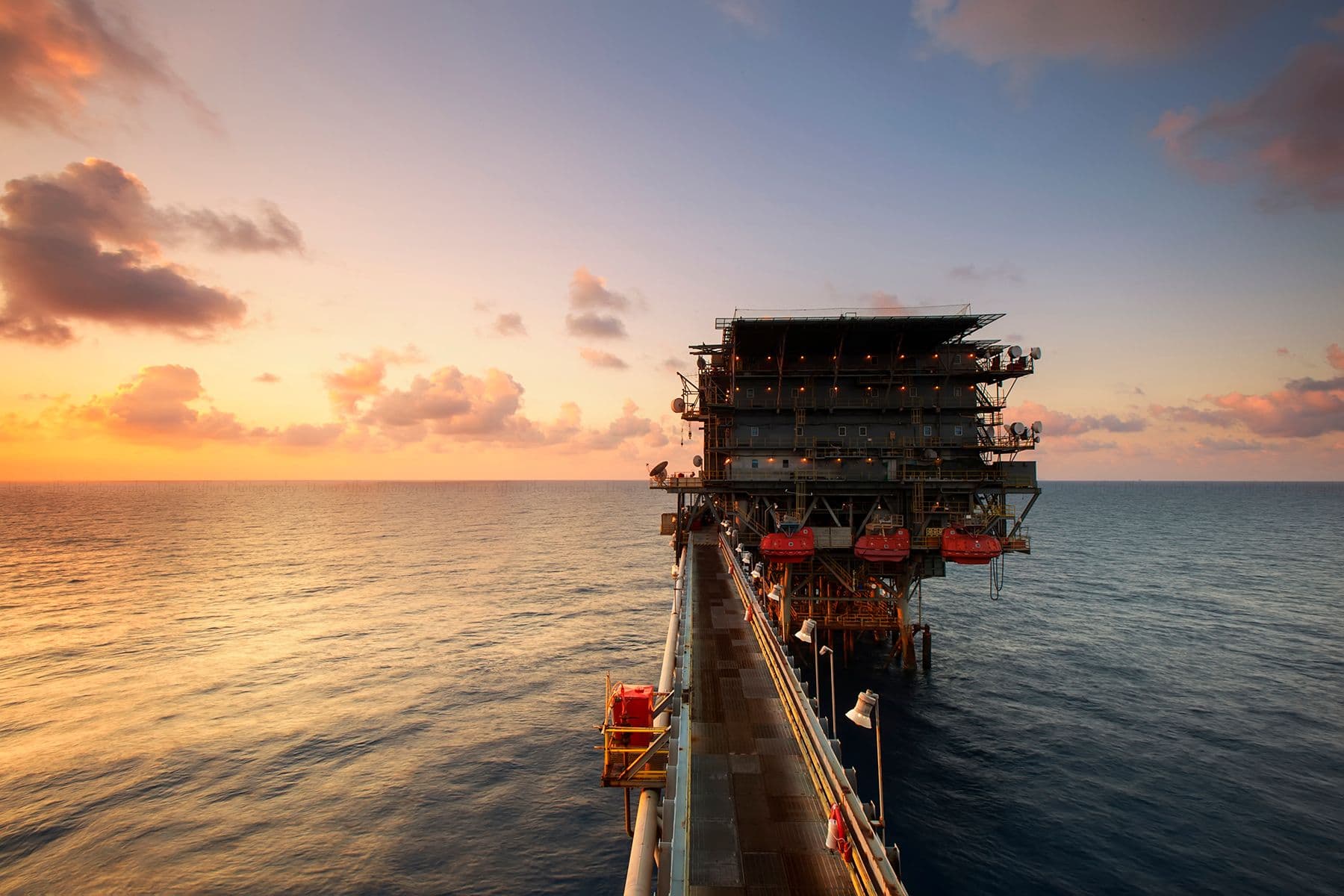 Energy Sector Diverges as Upstream Producers Outpace Majors in Tuesday Trading