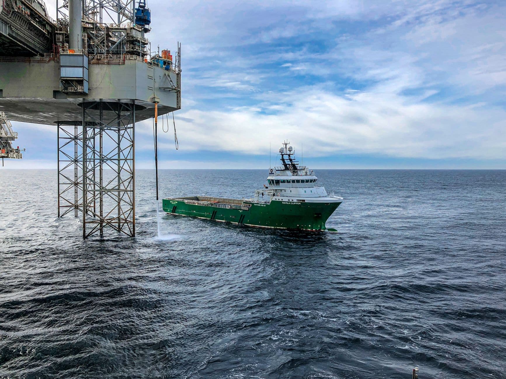 Energy Sector Splinters as Oil Majors Diverge from Exploration Names