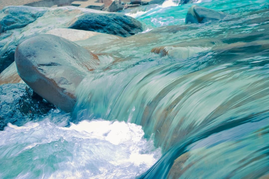 Energy Sector Treads Water as ExxonMobil Rallies While Uranium and Gold Miners Retreat