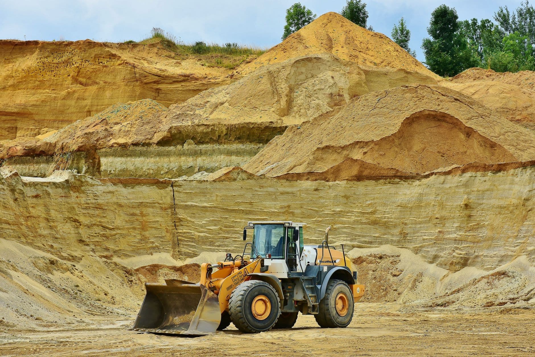 Mining Press Roundup: Rio Tinto Buys Its Way Around a Bauxite Cliff Edge as Copper's Giants Circle Each Other