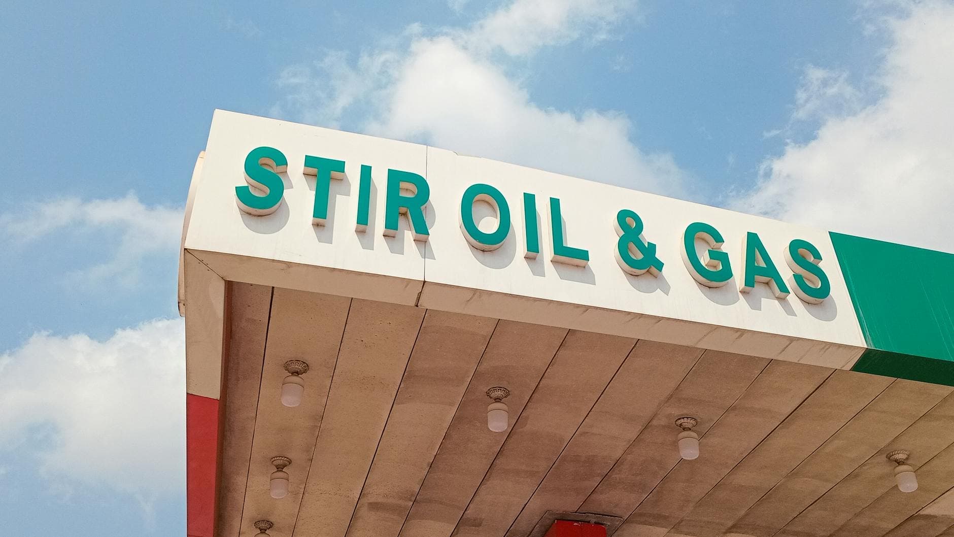 Nigeria's Refining Giant Emerges as Hormuz Crisis Reshapes Global Oil Flows