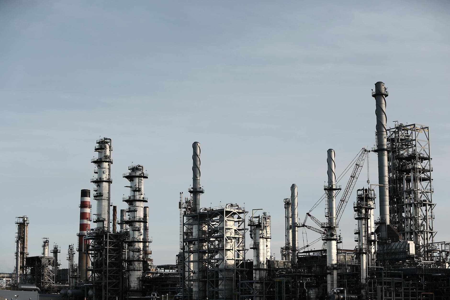 Oil & Gas Surge While Clean Energy Retreats as Sector Rotation Accelerates