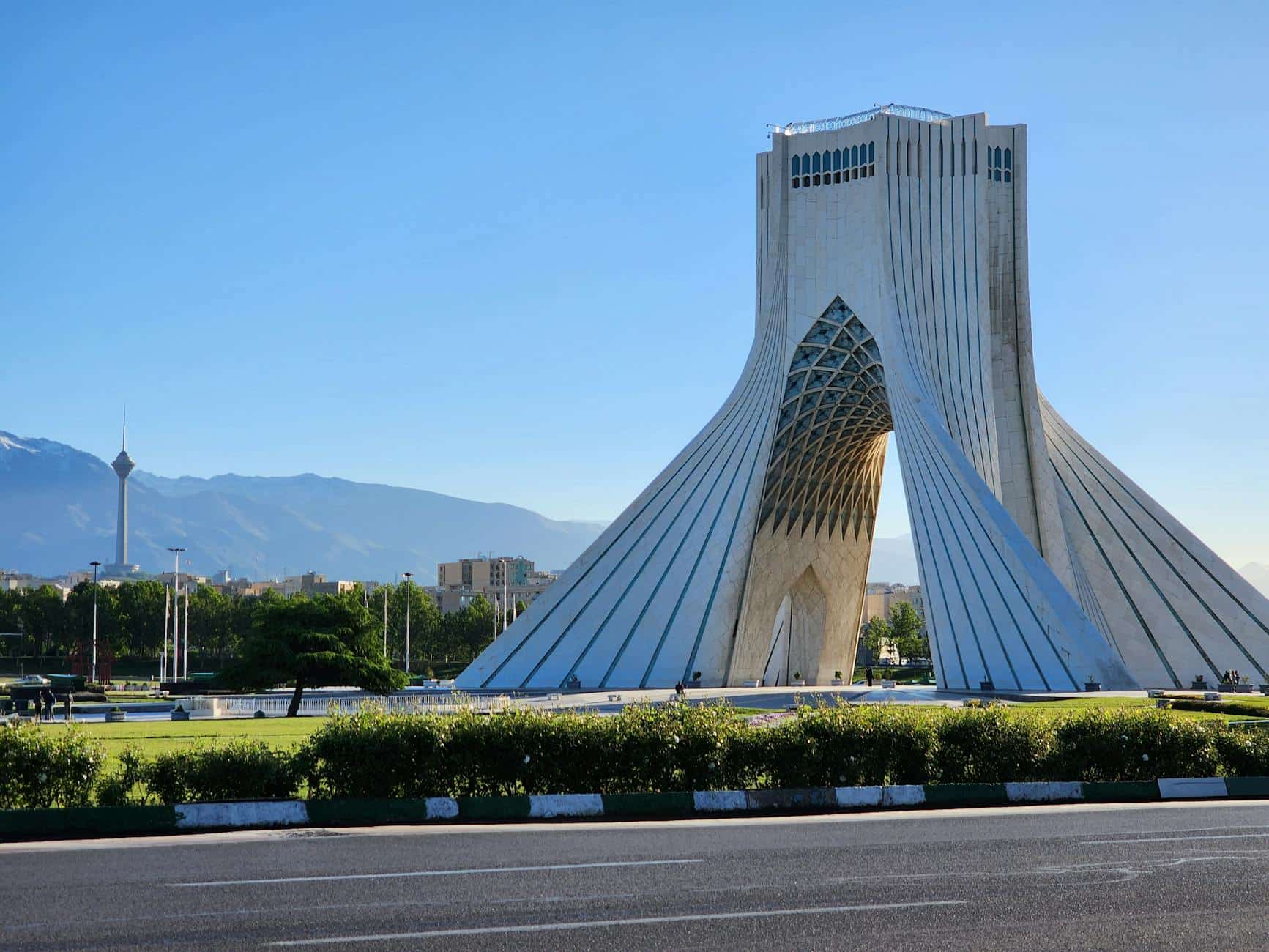 Oil Markets Tighten as Iran Talks Stall