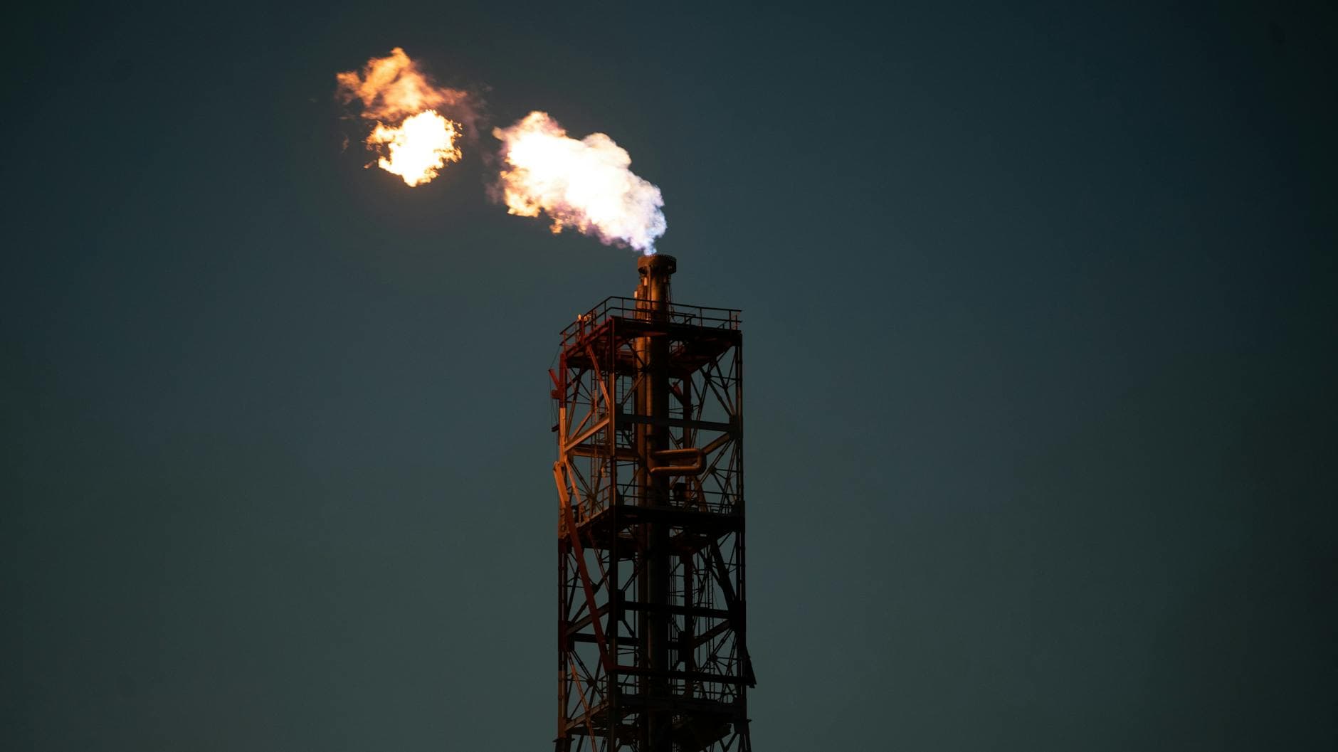 Oil Markets Whipsaw as U.S.-Iran Tensions Flare in Strait of Hormuz