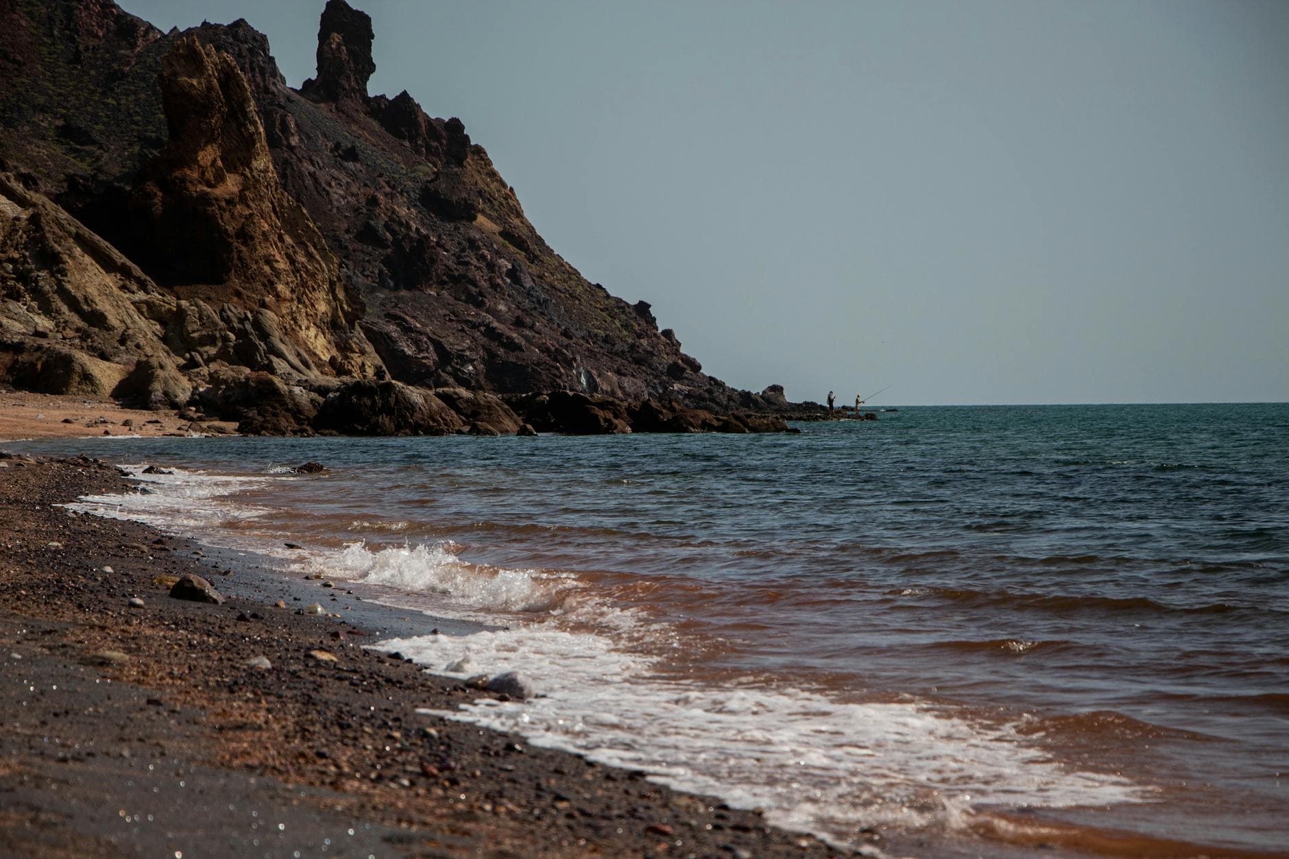 Oil Prices Climb as Hormuz Tensions Persist