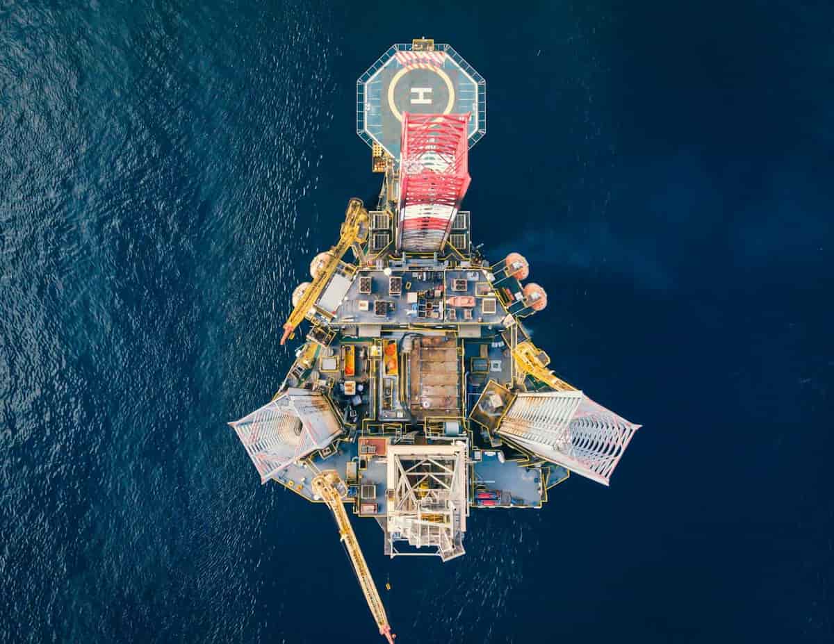 Oil Supermajors Defy White House as Iran Crisis Pushes Crude Above $100
