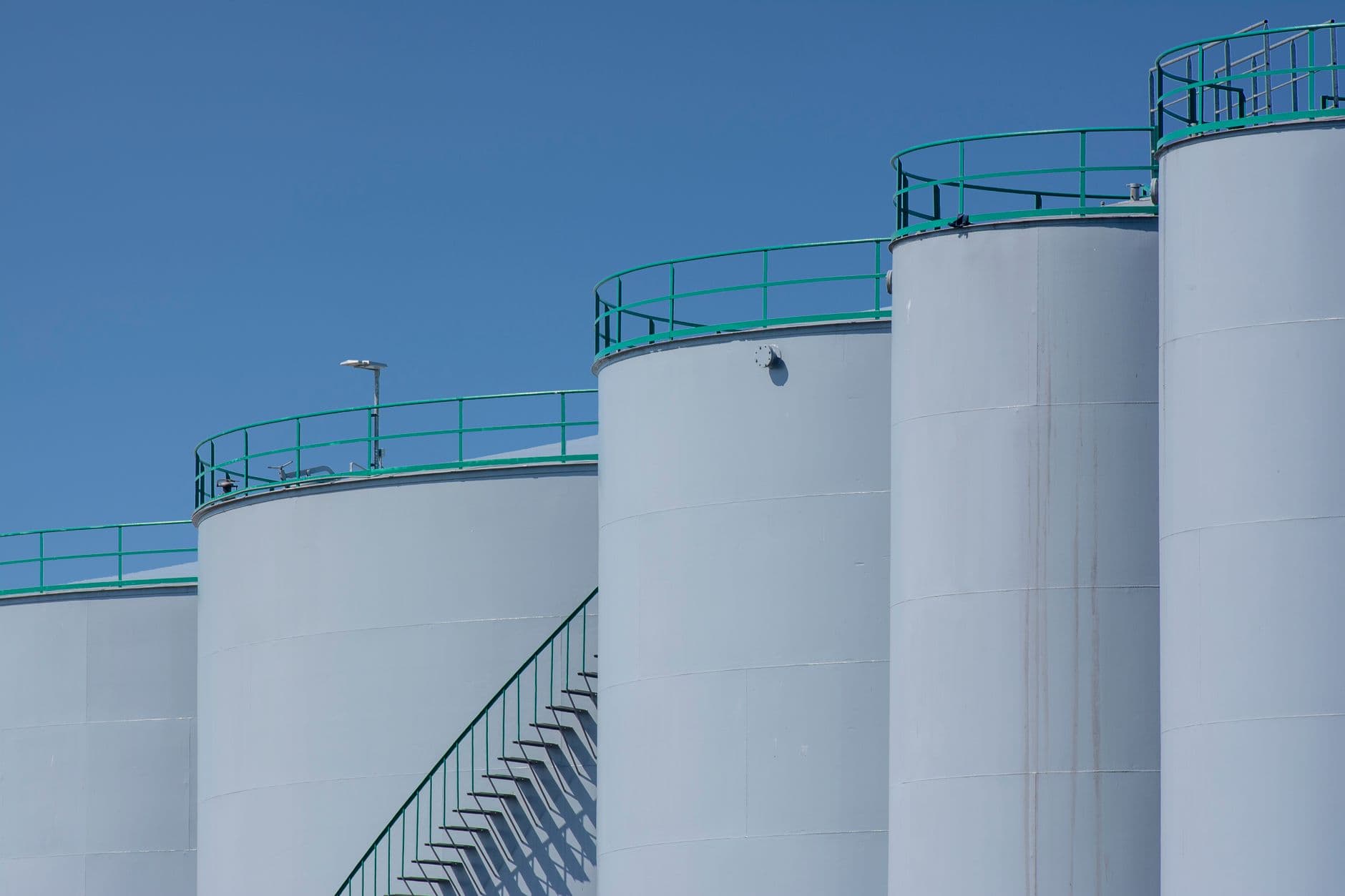 Oil Tanks Empty as Recovery Stalls
