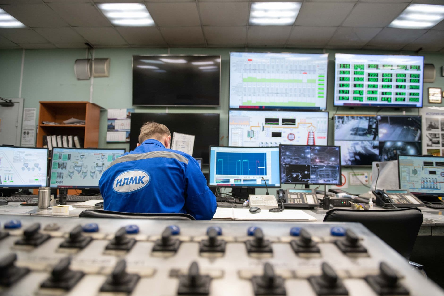 Oil Spiked to $98, Then Erased It All on Ceasefire Hopes