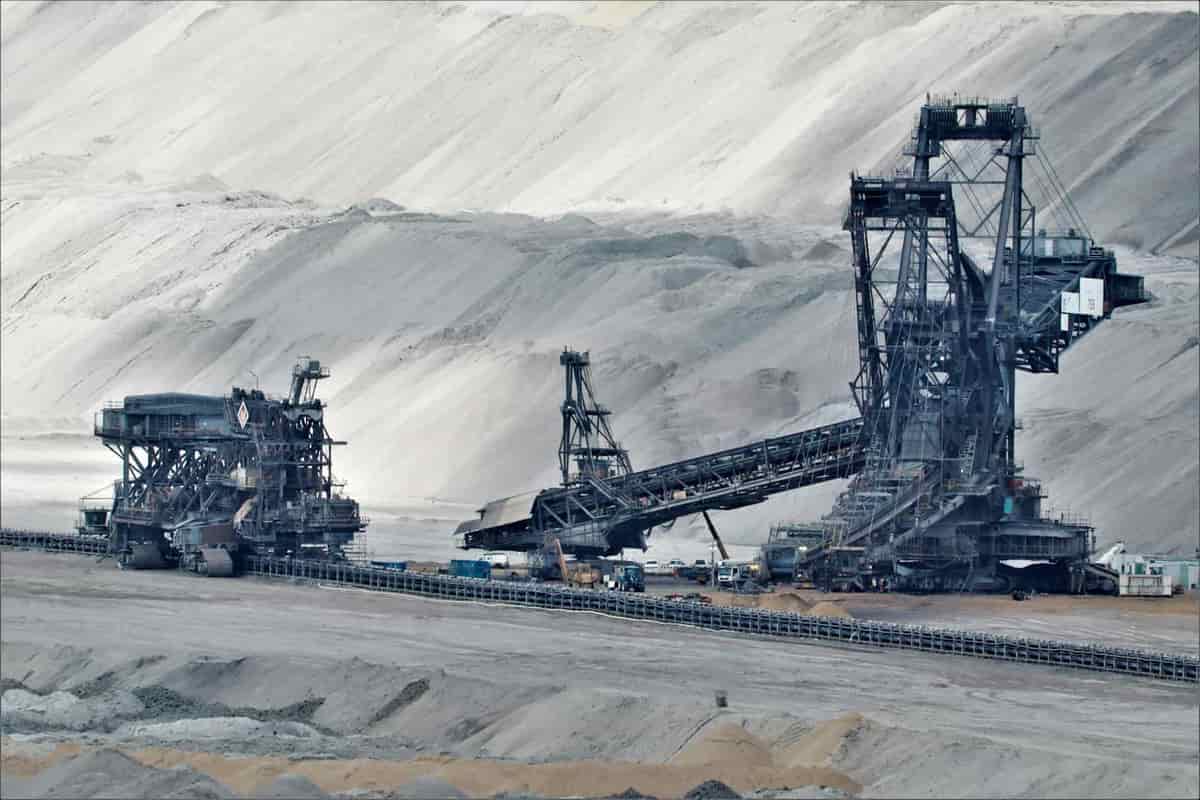 Satellites Reshape Energy & Mining