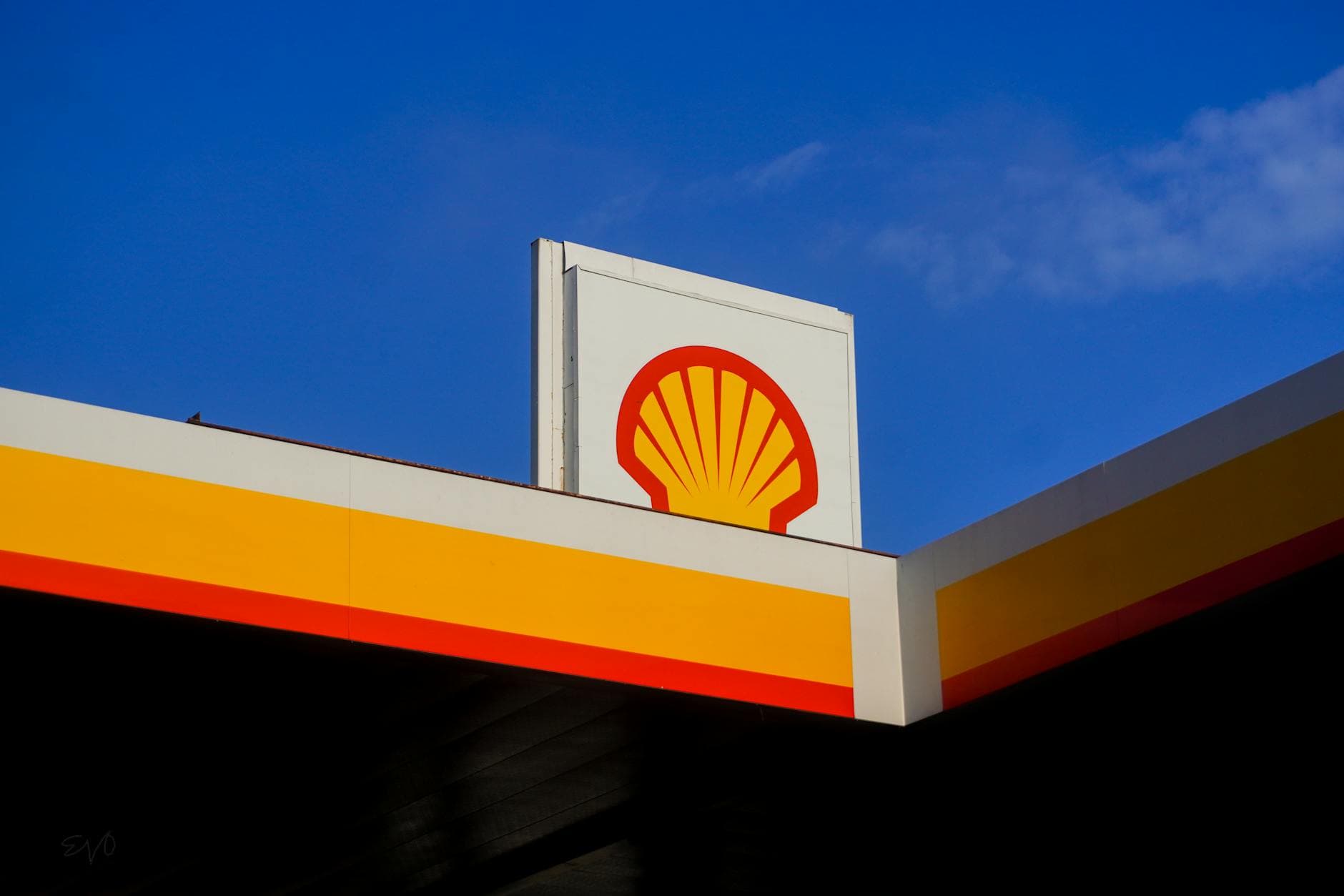 Shell Doubles Down on Canadian Gas with $16 Billion ARC Acquisition as Oil Markets Whipsaw