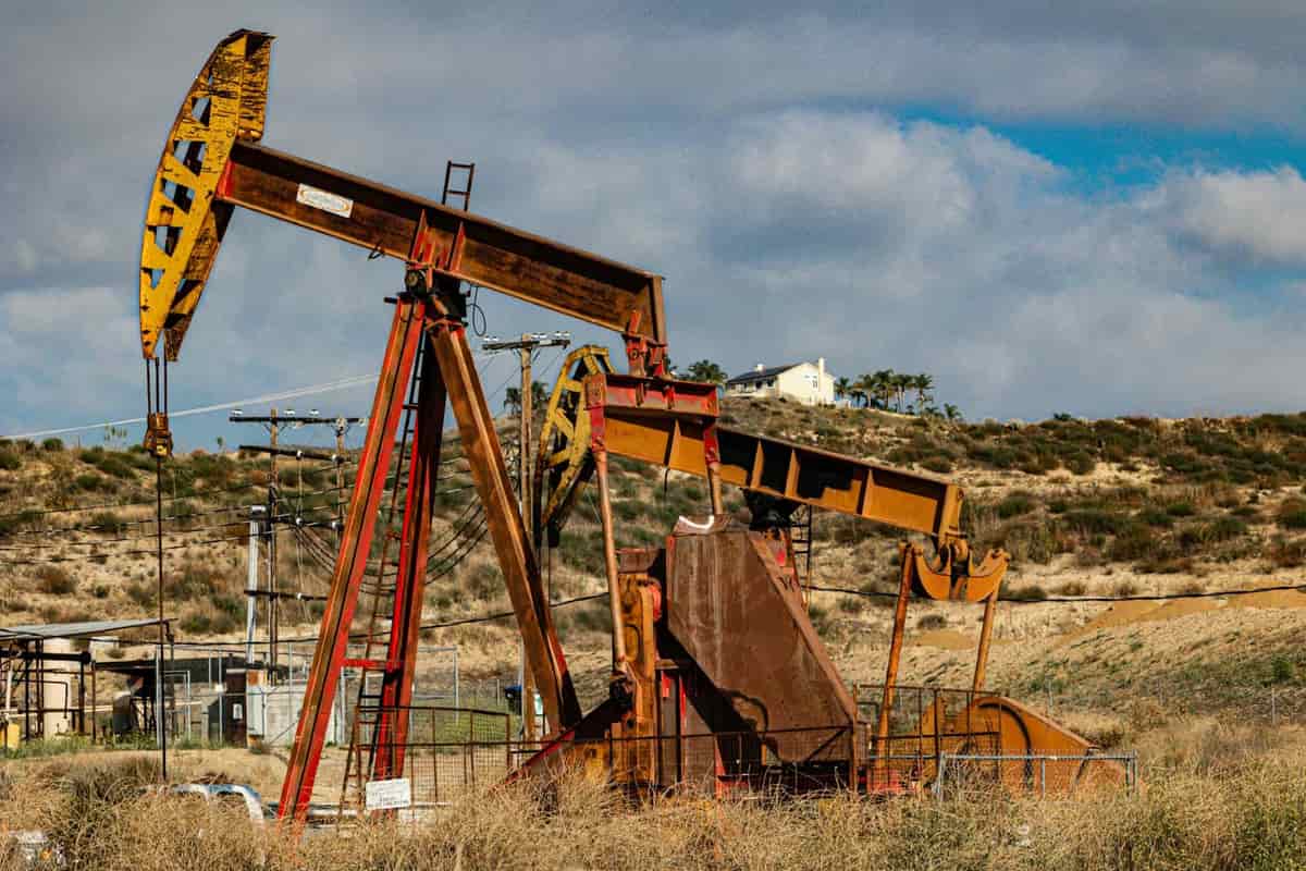 Trump Pauses Strait of Hormuz Escort Plan as Oil Markets Brace for Extended Crisis
