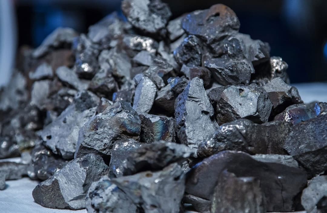 Uranium and Rare Earths Lead Sector Selloff as Gold Miners Buck Trend